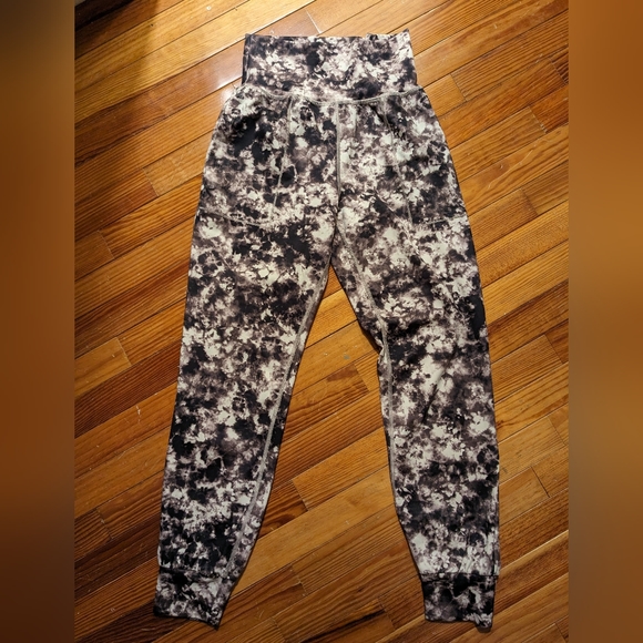 Athleta Black Floral Tie Dye Salutation Joggers XXS - Picture 4 of 8